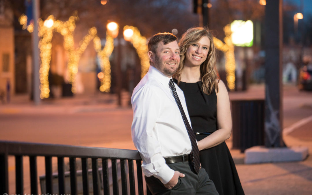 Lindsey & Craig – Green Bay engagement pictures!